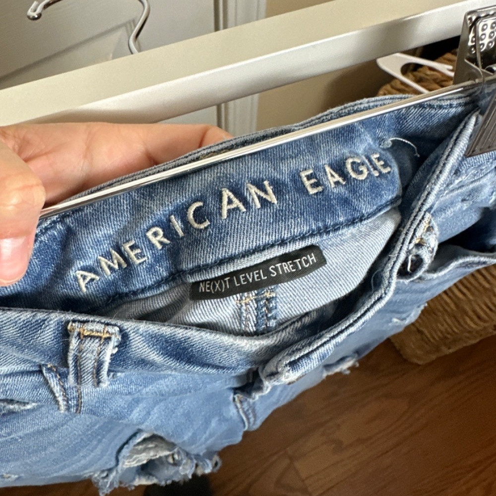 ! American Eagle Distressed Curvy Hi-Rise Jeggings Women Size 2 SHORT - Picture 4 of 6